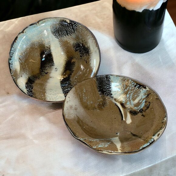 2 Pottery Shallow Bowls Marbled Design Beige, Cream and Black 5.25 in - Picture 1 of 4